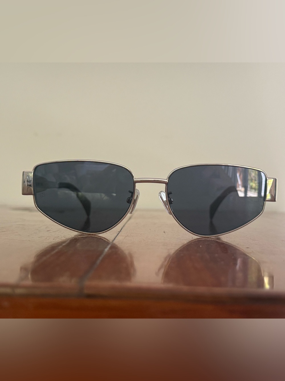 CELINE Silver Triomphe
Metal sunglasses